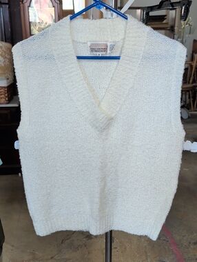 Vtg. The Import Workshop Ivory Knit V-Neck Sweater Vest